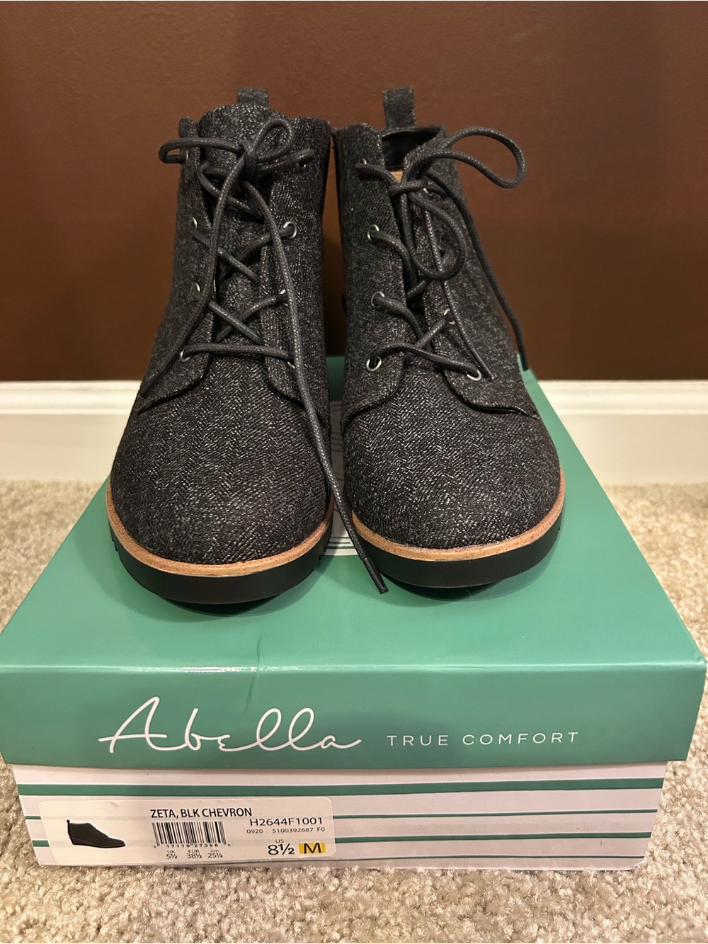 NIB Abella Zeta Charcoal Lace Up Wedge Ankle Booties Size 8.5